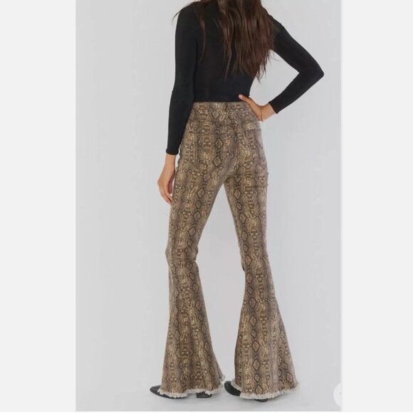 Show Me Your Mumu Size 27 Flare High Rise Berkeley Bells Queen Cobra Snake Jeans - Picture 2 of 11